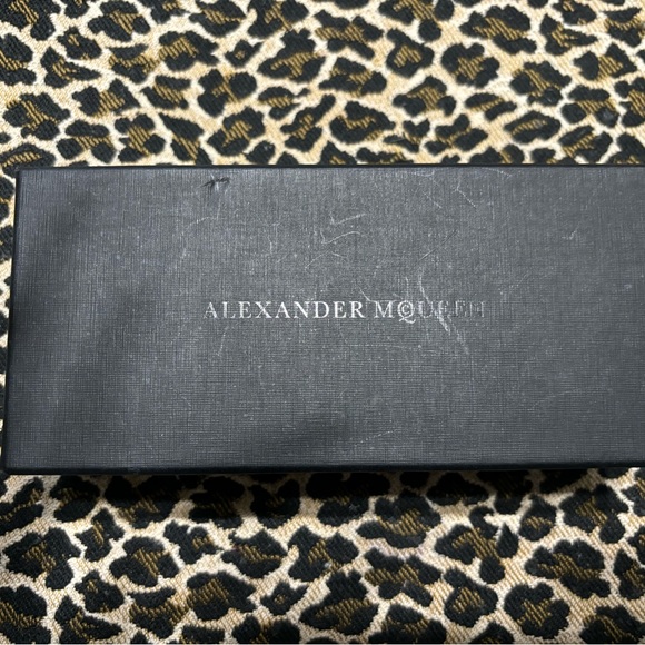 Authentic Alexander McQueen, sunglasses but beautiful burgundy, blush color - Picture 6 of 7